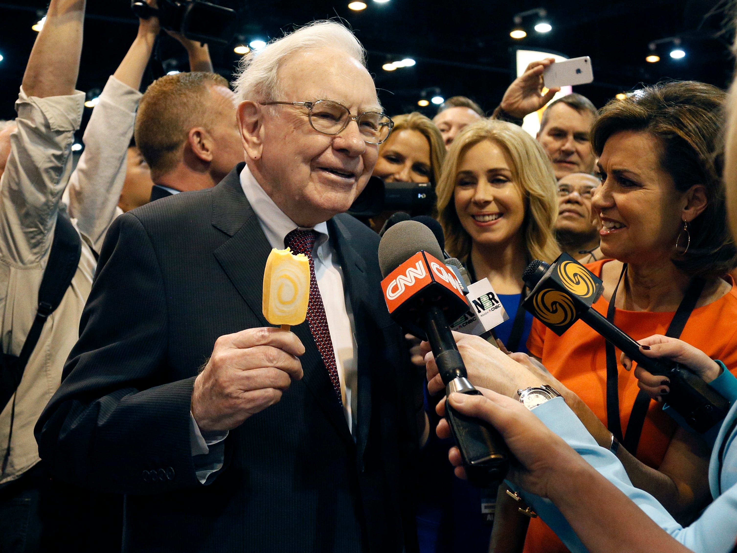 Warren Buffett warned on AI scams, a fiscal disaster, and losing friends. Here are 15 top quotes from Berkshire's bash.