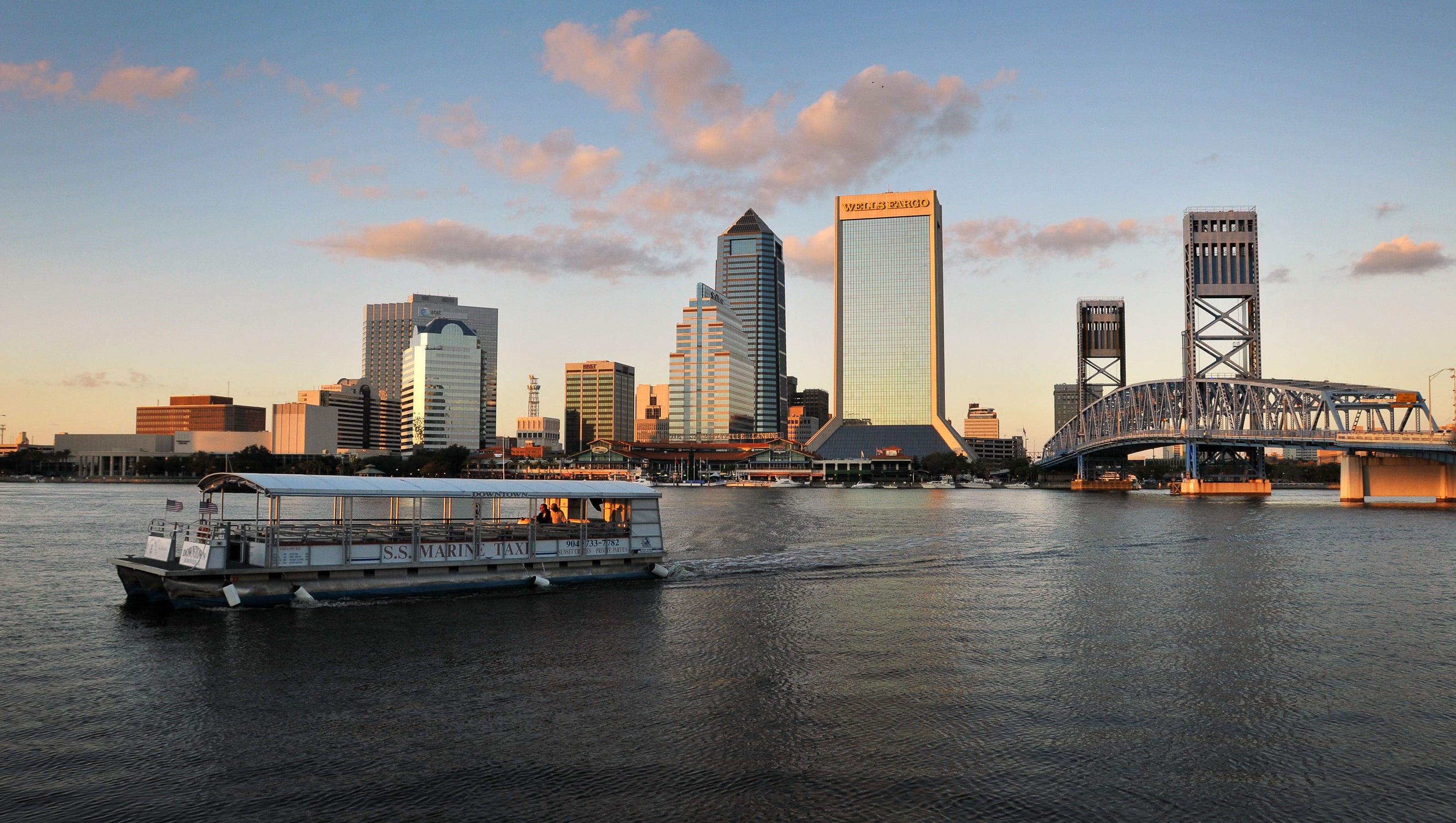 Jacksonville's Wells Fargo Center was iconic from the start. See throwback photos here