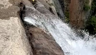 Turista descubre que la cascada más alta de China se abastece con una tubería de agua - La Tercera