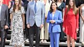 La Reina Letizia rescata sus zapatillas blancas para un jornada de audiencias en la Zarzuela