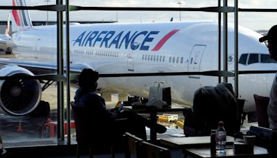 Air France-KLM CEO blasts main Paris airport over jet parking shortage