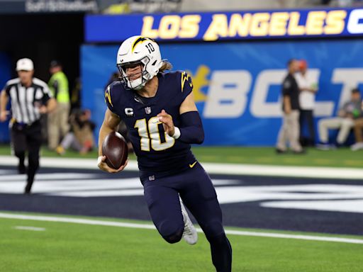 Chargers News: Recently-Signed Offensive Weapon On Bonding WIth Justin Herbert