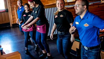 Customers give newly opened Texas Roadhouse rave reviews