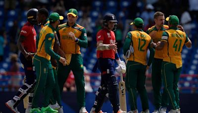 South Africa catch their way to close win