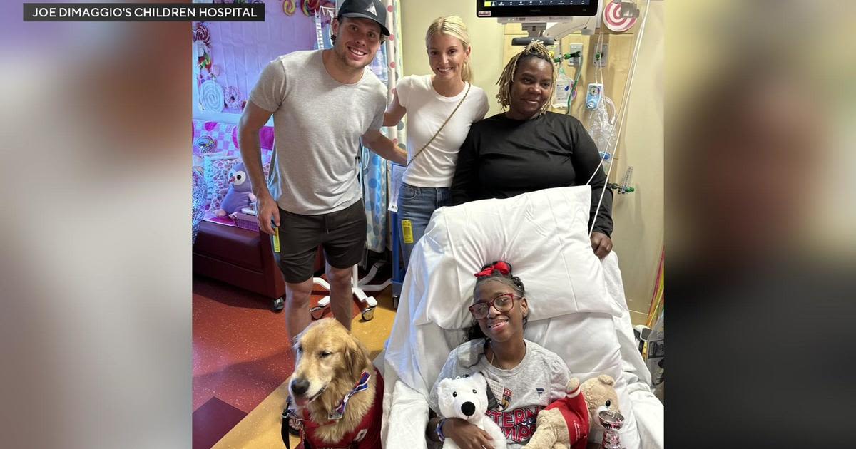 Panthers' Carter Verhaeghe visits patients at Joe DiMaggio Children's Hospital