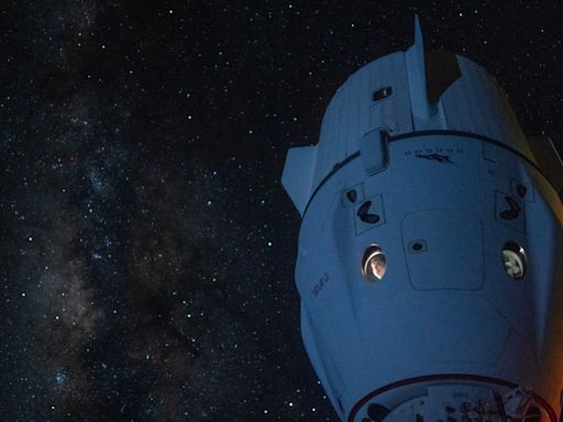 Astronaut Uses Moonlight and Off-Camera Flash for Awesome ISS Portrait