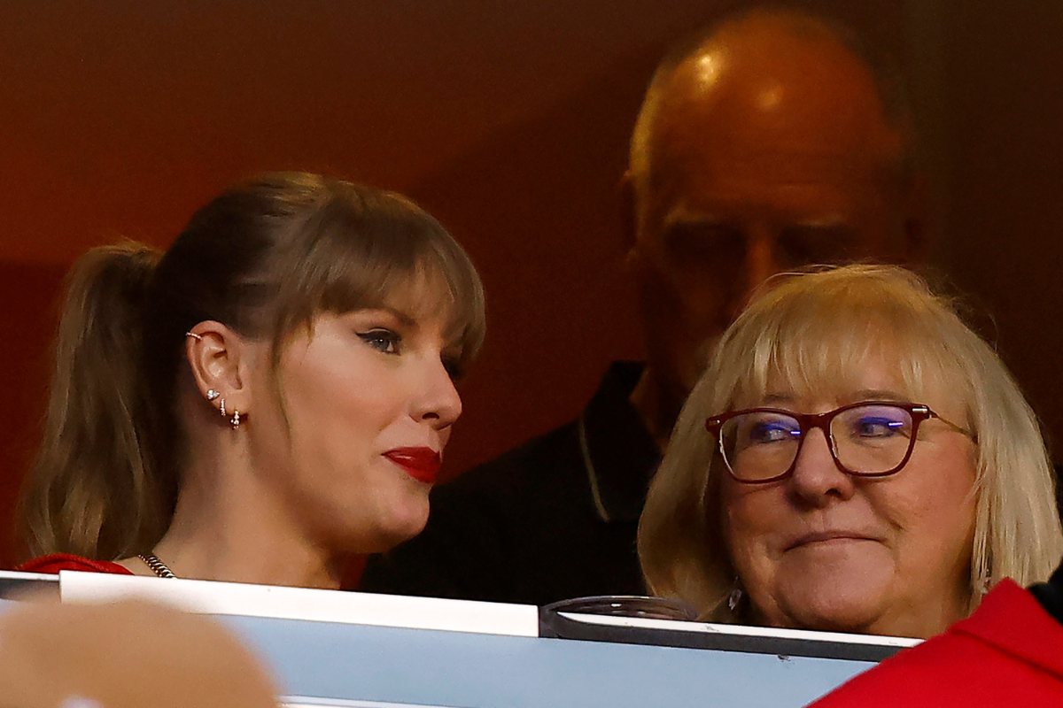 Donna Kelce's height baffles fans in Taylor Swift video