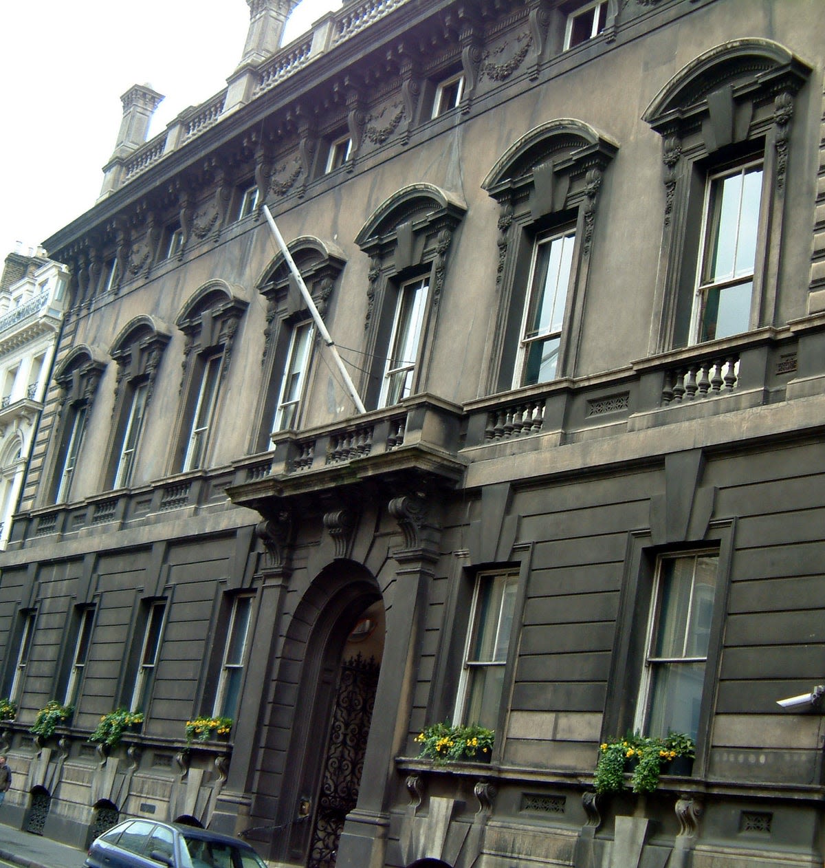 Judi Dench and Siân Phillips become the first women members of Garrick Club