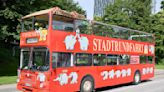 Otto Waalkes' Ottifanten nun auf Doppeldeckerbus in Hamburg