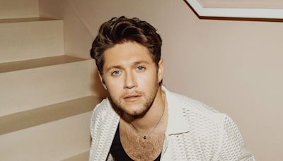 Niall Horan Performs One Direction’s ‘Stockholm Syndrome’ at Los Angeles Show
