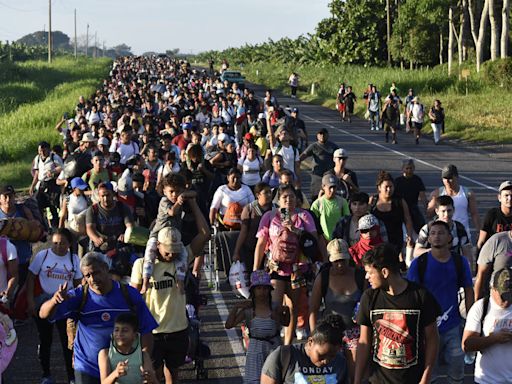 New migrant caravan leaves southern Mexico on foot to head for US border