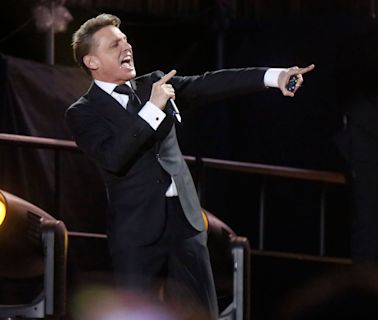 Luis Miguel desata la locura en su concierto en Córdoba, la primera parada de su esperada gira por España