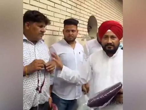 AAP workers caught distributing ration, clothes ahead of Jalandhar bypolls, claims Congress' Charanjit Singh Channi | India News - Times of India