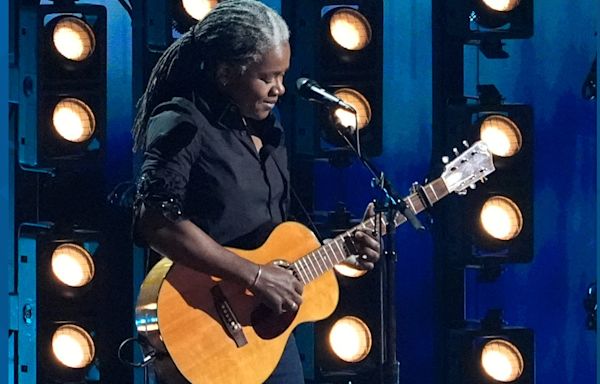 Members of Ohio House urge Rock & Roll Hall of Fame to induct Cleveland native Tracy Chapman