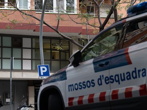 Muere un hombre de un disparo en la cabeza en Barcelona