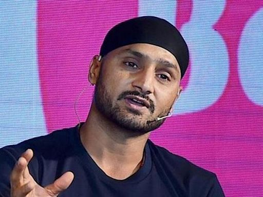 'Bhaiyon Isko Bataao': Harbhajan Singh Lashes Out At Pakistani User On X For Comparing MS Dhoni And Mohammad Rizwan