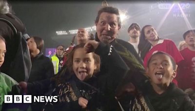 Largest haka breaks world record in New Zealand