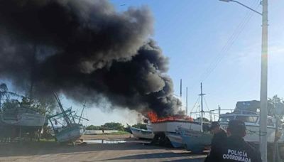 Se incendia barco en Dzilam de Bravo, Yucatán