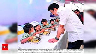 Tamil Nadu CM launches breakfast scheme for 2.2L students | Chennai News - Times of India