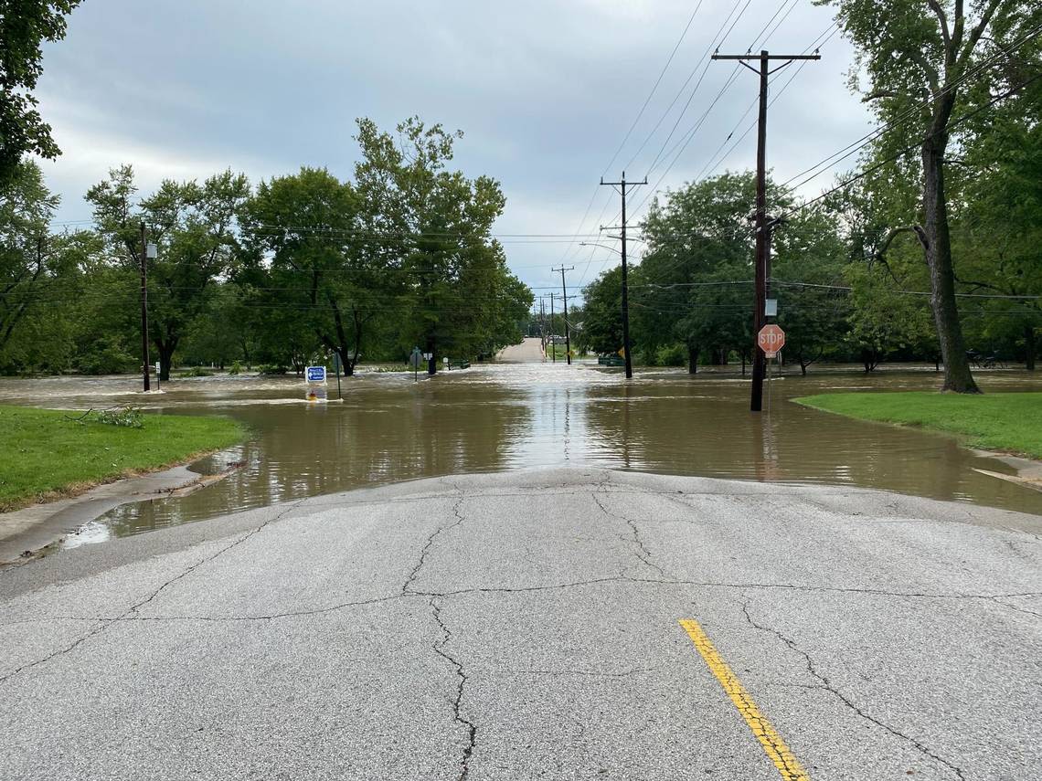 Live updates: Ameren provides estimated restoration time for St. Clair County outages