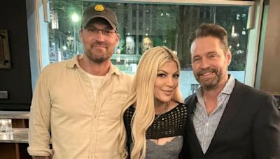 Tori Spelling rivela che nessuno le ha spezzato il cuore dal suo “primo amore” Brian Austin Green