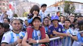 Eliminatorias: Lionel Messi revoluciona a los hinchas locales en La Paz, convertidos en “boligauchos”