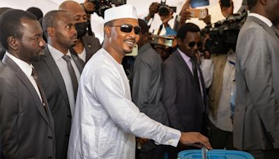 Chad nombra a un nuevo Gobierno continuista con ministros cercanos al presidente Déby Itno