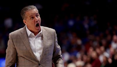 Hot chicken! John Calipari cooks spicy dish for Arkansas Razorbacks basketball | Toppmeyer