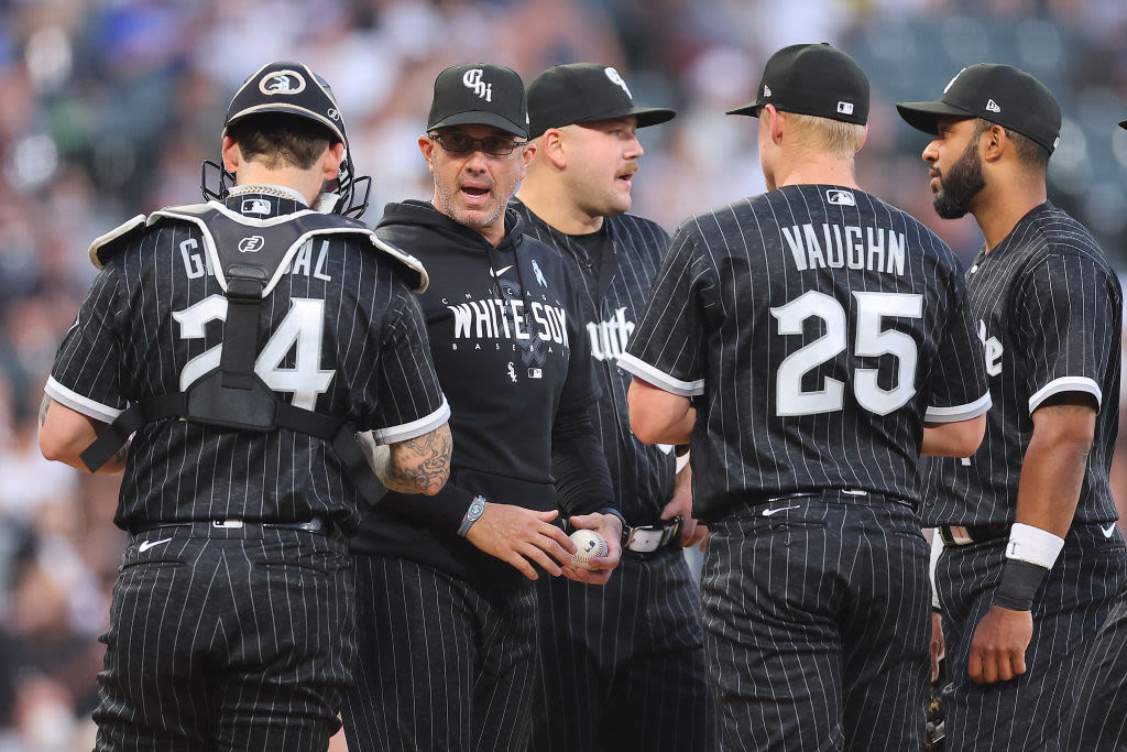 Chicago White Sox make flurry of roster moves, DFA 2 veterans including Martin Maldonado