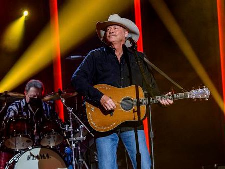 Alan Jackson brings his ‘Last Call’ to TD Garden this summer - The Boston Globe