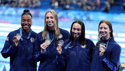 Gretchen Walsh & Kate Douglass Break American Record, Win Silver in 4x100 Relay