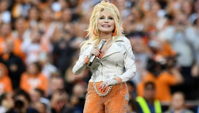 Dolly Parton’s Diet Plan: What the Country Singer Eats to Stay in Shape