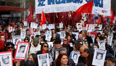 Enfrentamientos y 23 detenidos en marcha en recuerdo de víctimas de dictadura de Pinochet en Chile