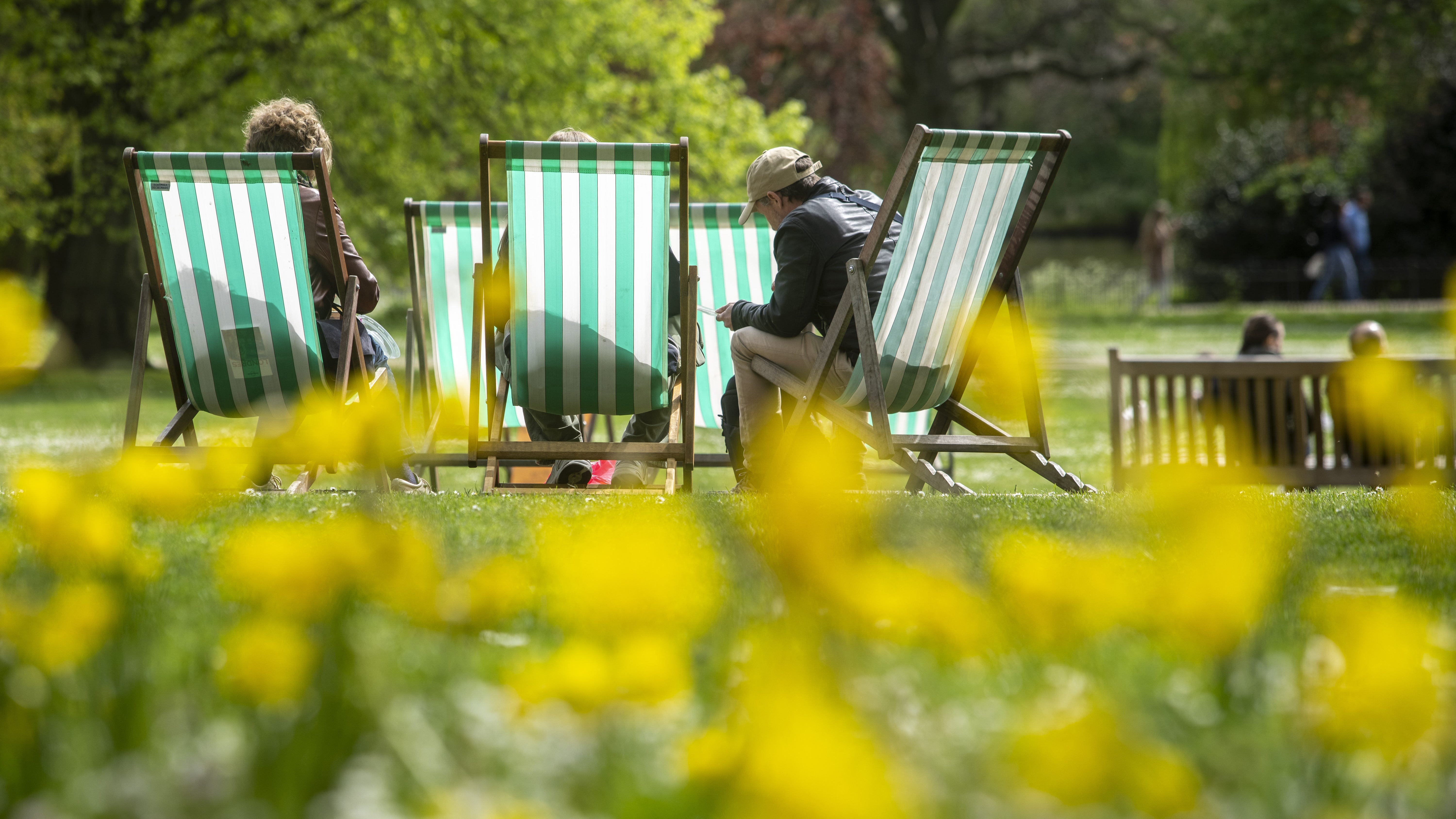Temperatures set to hit 25C this weekend amid warmer weather across UK
