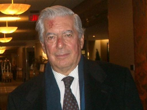 Mario Vargas Llosa ‘está bien y en inmejorable compañía’