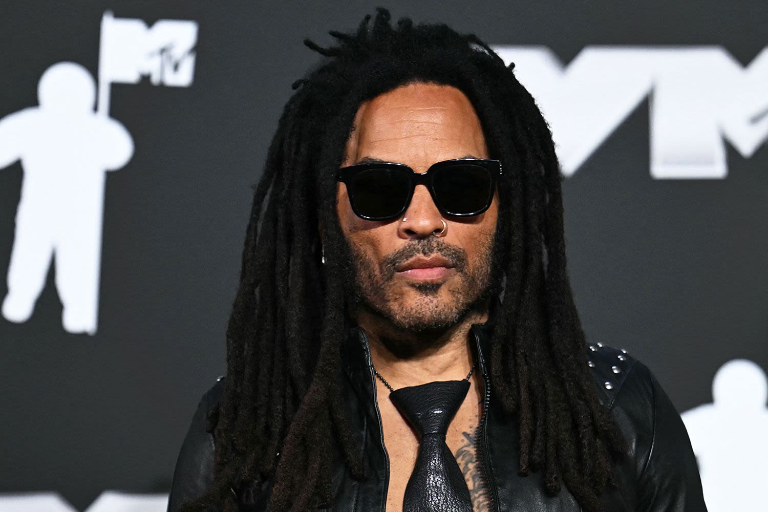 Lenny Kravitz Honors Late Mom Roxie Roker as He Accepts MTV VMAs Win: 'I Dedicate This to Her'