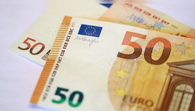 Euro rises after France's first-round vote, yen struggles - CNBC TV18