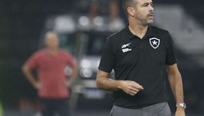 Artur Jorge avalia empate e explica escalação do Botafogo