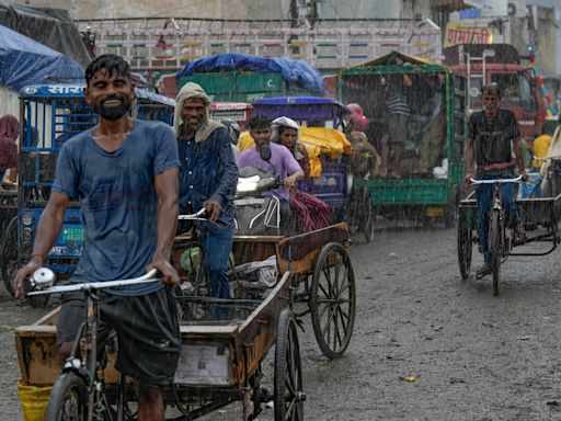 Delhi's Maximum Temperature Settles At 38.4 Degrees, Rain Likely Tomorrow