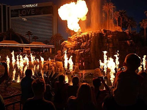 Las Vegas’ Mirage hotel-casino closing for 3-year reconstruction | Arkansas Democrat Gazette