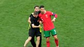 Sin goles, pero con selfies, Cristiano Ronaldo y Portugal ganan 3-0 a Turquía en la Euro