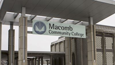 Macomb Community College, Wayne State sign transfer agreement