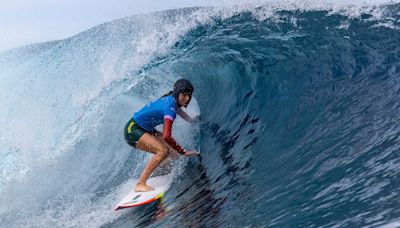 El surf español, ante la ola 'asesina' de Teahupo'o: "Da miedo porque aparece de la nada"