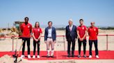 Almeida y Cerezo colocan la primera piedra de la Ciudad del Deporte junto al Metropolitano