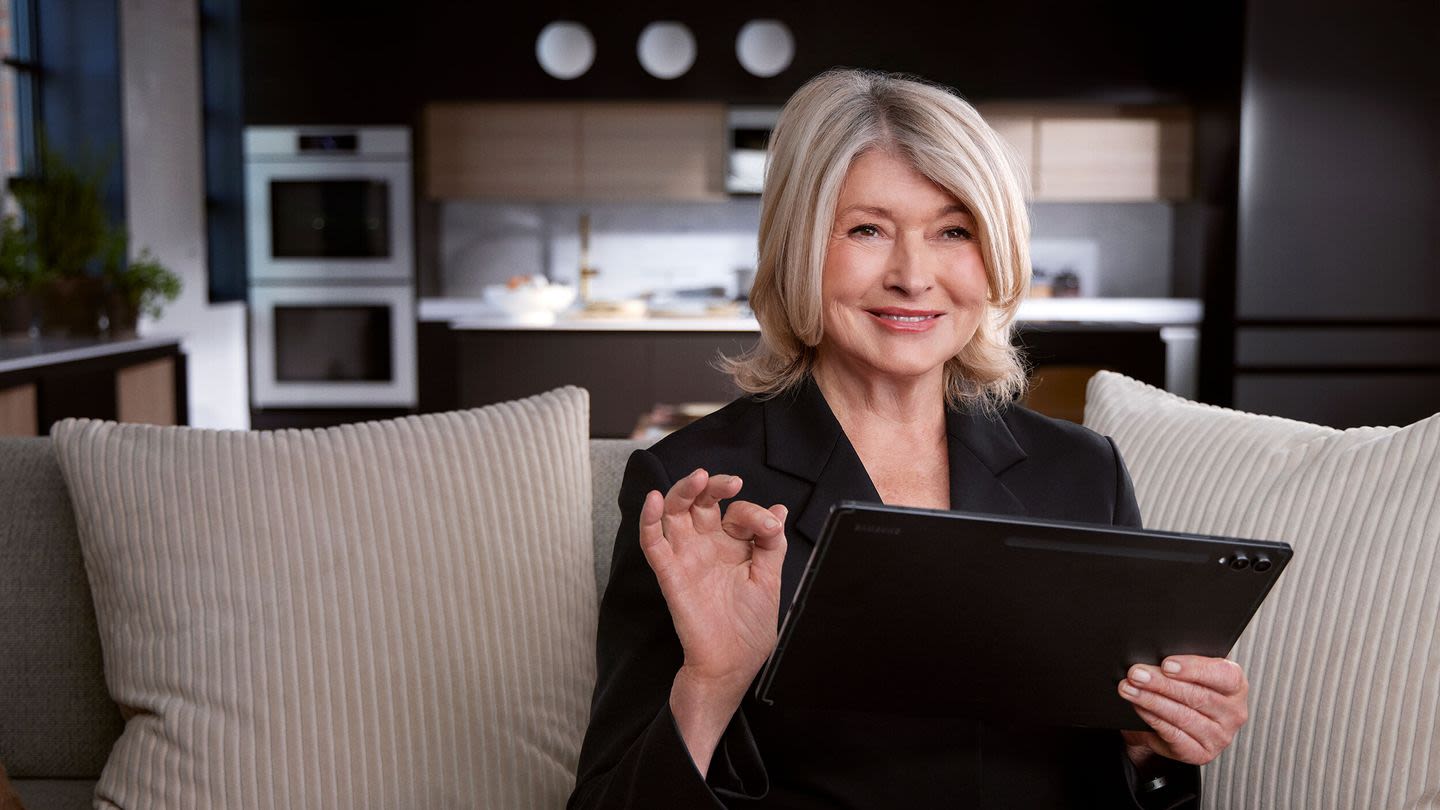 Martha Stewart on A.I., the Secret to the Perfect Marthatini, and More