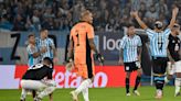 Racing le ganó a Riestra sobre el final y se mantiene en la cima de la Liga Profesional - Diario Río Negro