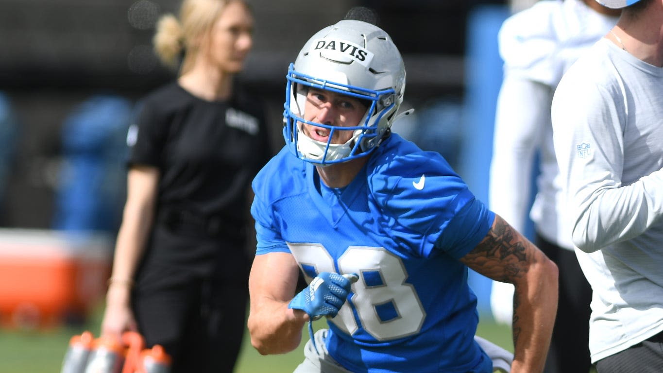 Lions fill two open roster spots with pair of tryout players from rookie minicamp