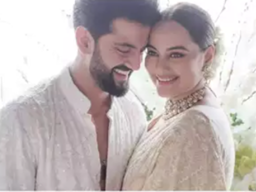 Sonakshi Sinha-Zaheer Iqbal dancing to 'Mast Mast Do Nain' at their wedding reception is the cutest thing you will see today: video inside | Hindi Movie News - Times of India