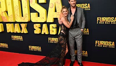 Elsa Pataky deslumbra en la alfombra roja con un vestido de encaje negro