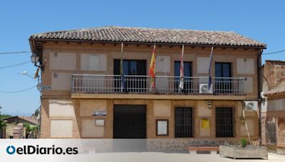 “Calma tensa” en Matarrubia un mes después de la agresión al alcalde: “Tenemos que volver a llevarnos bien”